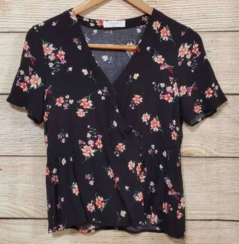 Elodie Black Floral Size Small NEW Short Sleeve V-Neck Faux Wrap Button Blouse